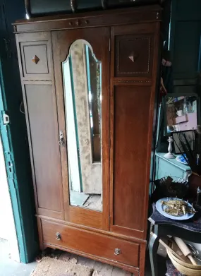 Single Kids wardrobe